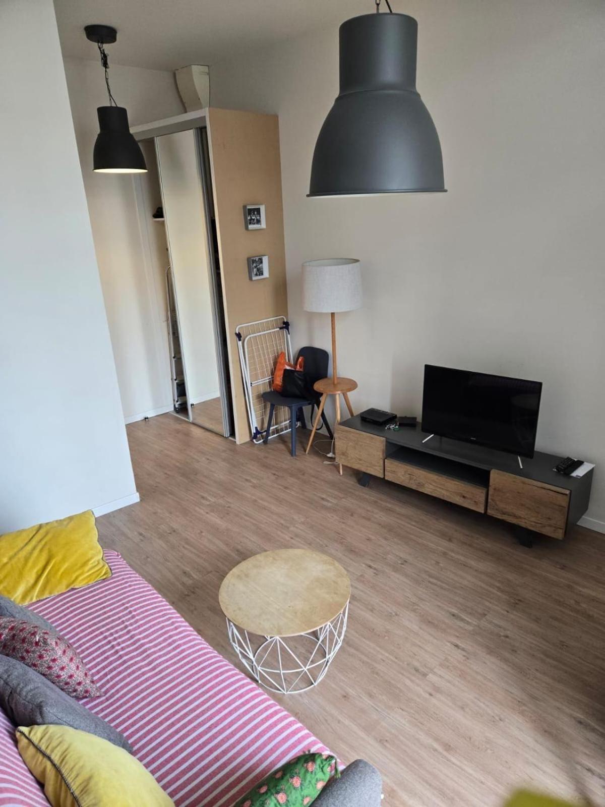 Apartment Emplacement Rare Elegant Avec Balcon Sur Le Canal Royal *