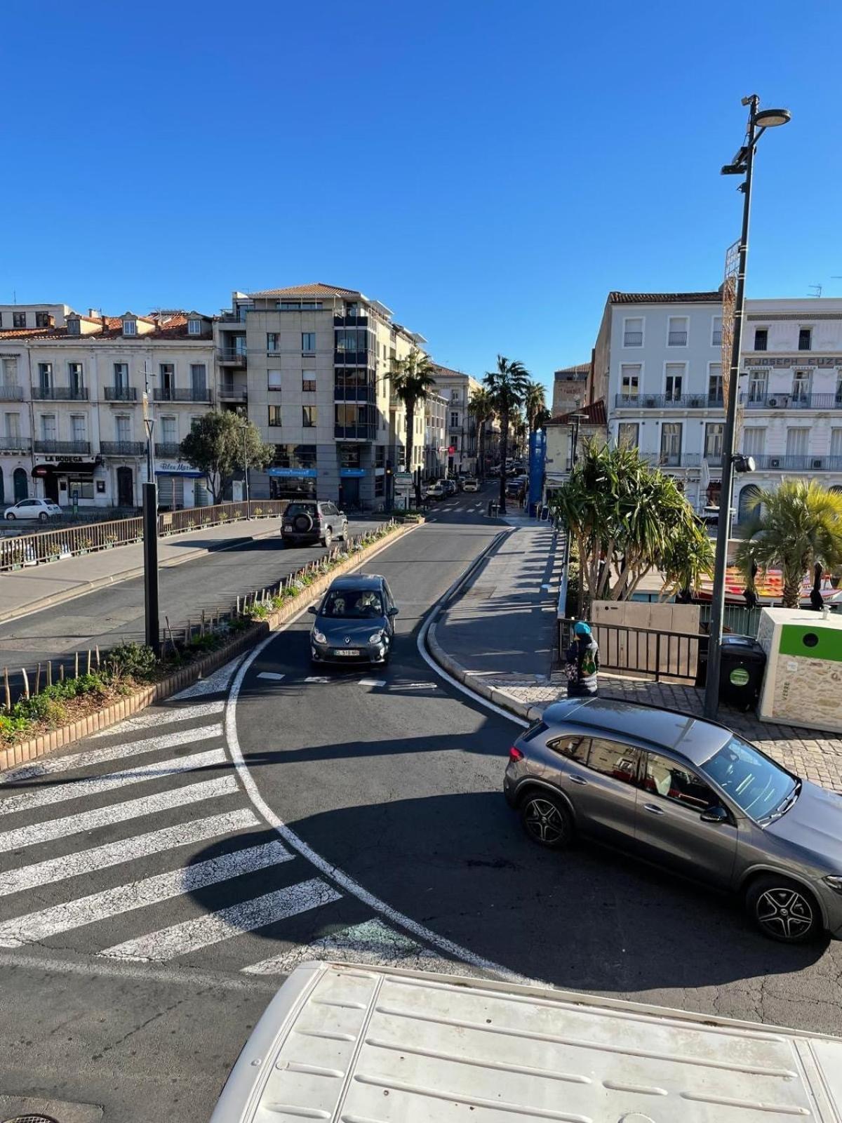 Emplacement Rare Elegant Avec Balcon Sur Le Canal Royal *