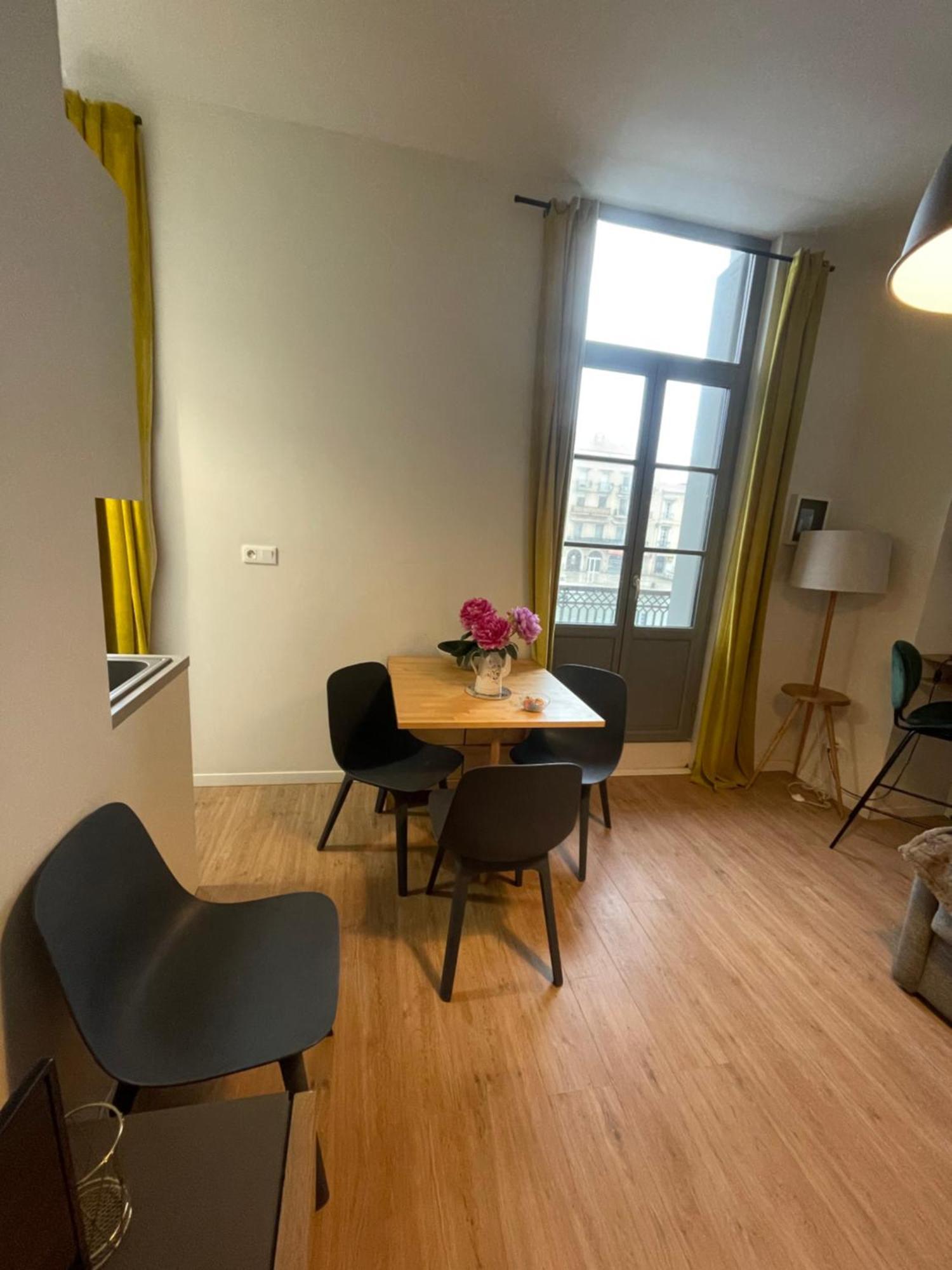 Emplacement Rare Elegant Avec Balcon Sur Le Canal Royal *