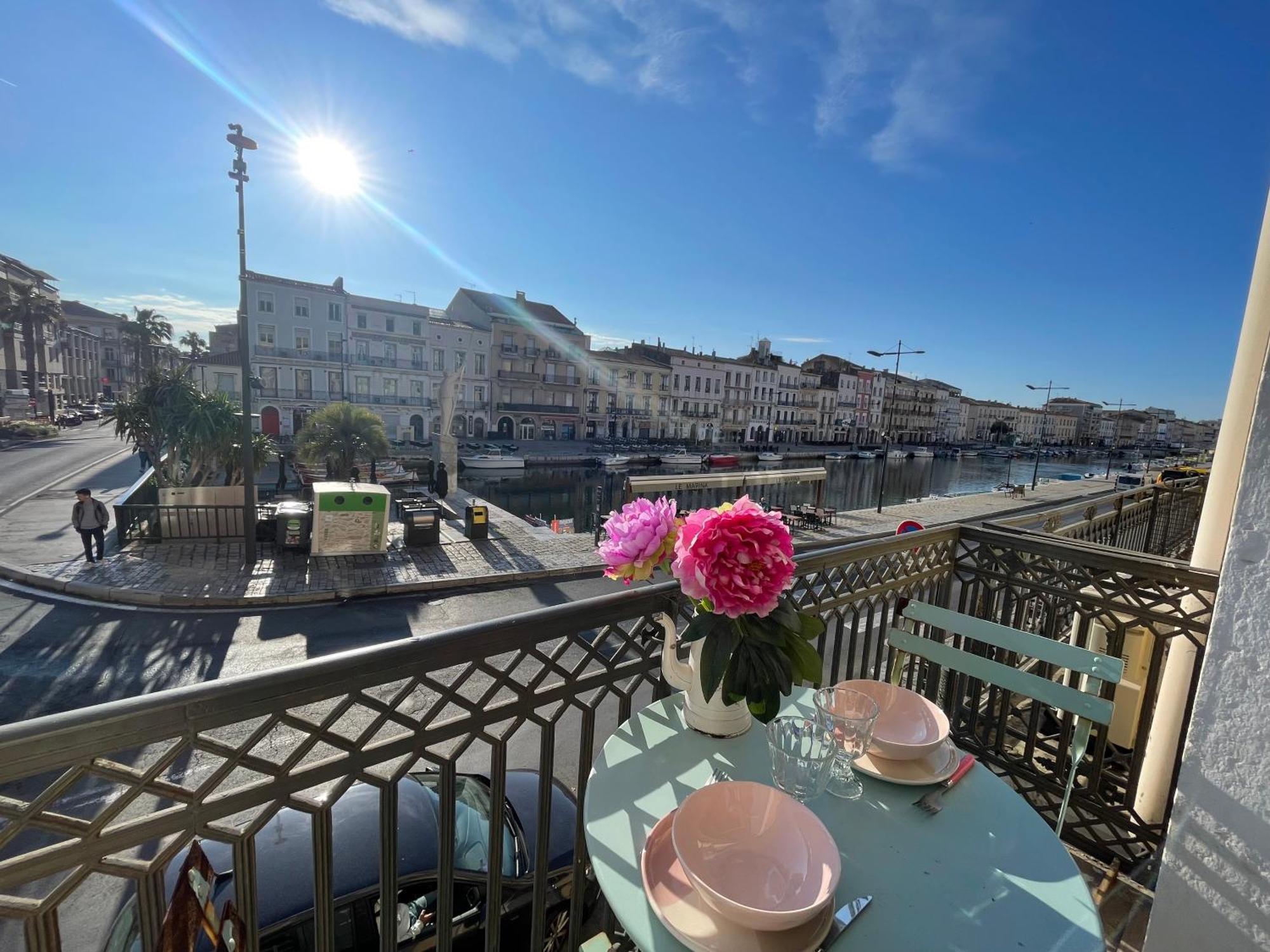Apartment Emplacement Rare Elegant Avec Balcon Sur Le Canal Royal *